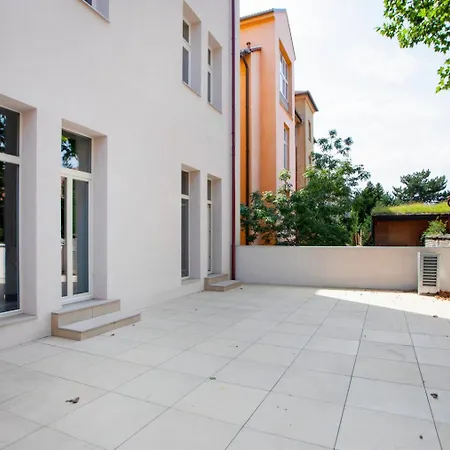 Blueground Vrsovice Private Terrace Equipped Prg-8