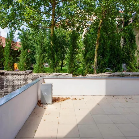 Blueground Vrsovice Private Terrace Equipped Prg-8 아파트 프라하
