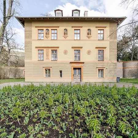Blueground Vrsovice Private Terrace Equipped Prg-8 شقة