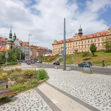 Lägenhet Blueground Vrsovice Private Terrace Equipped Prg-8 Prag