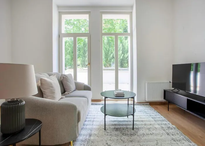 Blueground Vrsovice Private Terrace Equipped Prg-8 Apartment